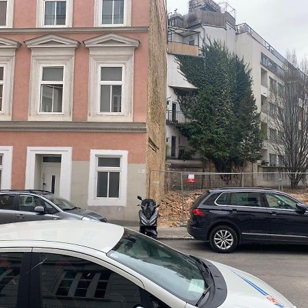 Apartamento Modern Flat With Parking Space Viena Exterior foto