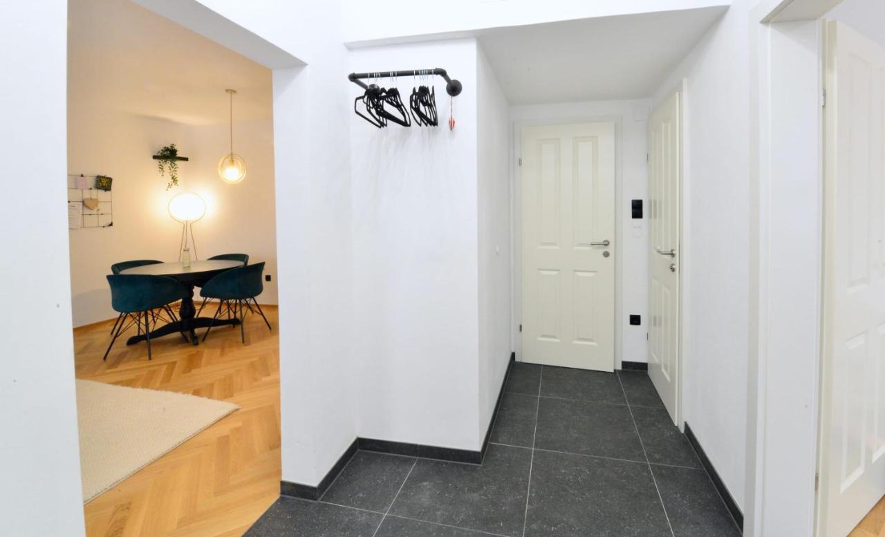 Apartamento Modern Flat With Parking Space Viena Exterior foto