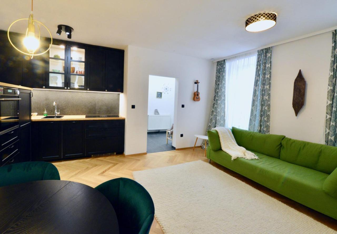 Apartamento Modern Flat With Parking Space Viena Exterior foto