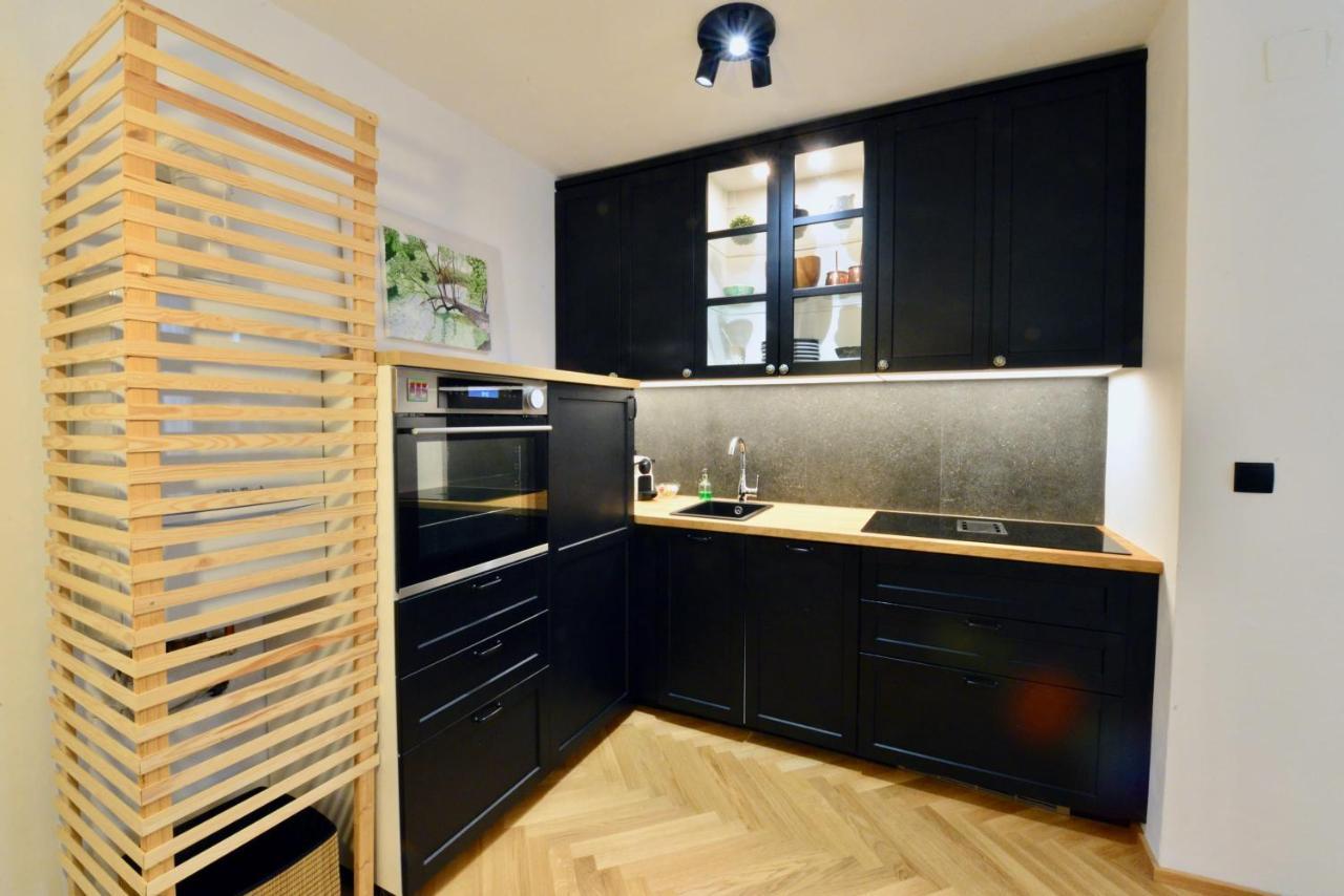 Apartamento Modern Flat With Parking Space Viena Exterior foto