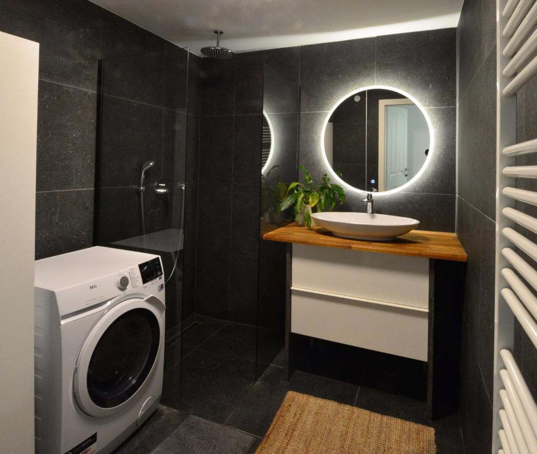 Apartamento Modern Flat With Parking Space Viena Exterior foto
