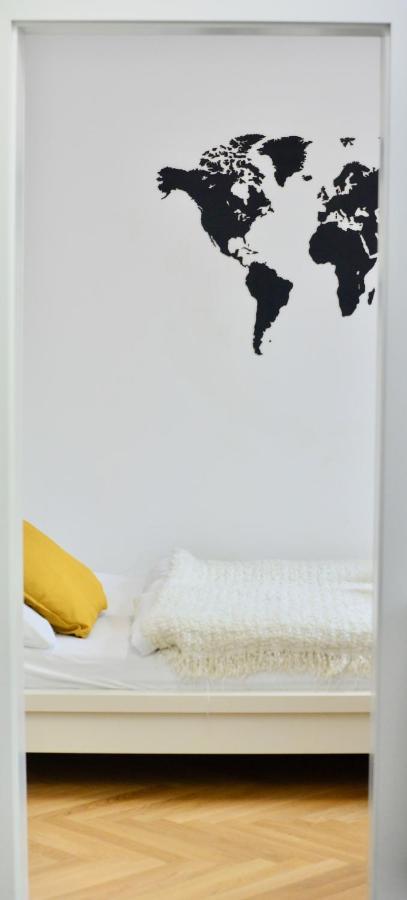 Apartamento Modern Flat With Parking Space Viena Exterior foto